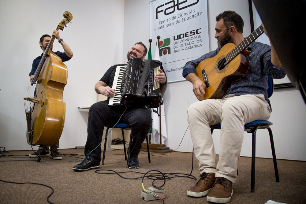 Apresentação musical durante abertura do CONEPED